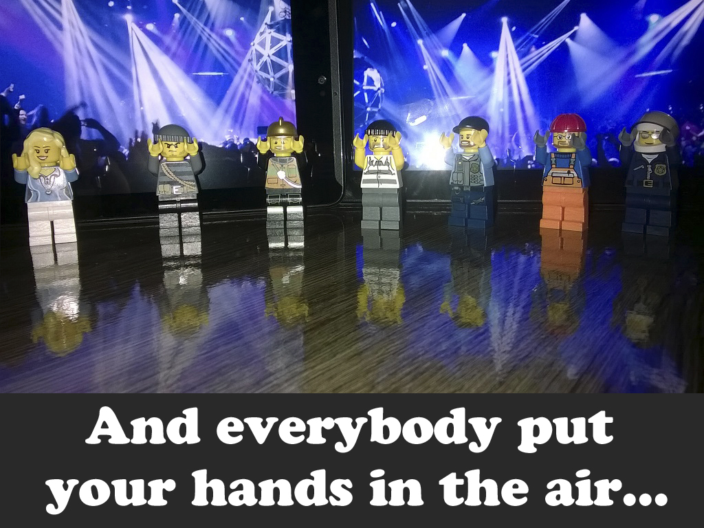 lego_night_club_everybody_put_your_hands_in_the_air